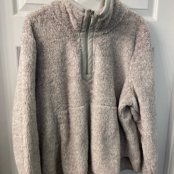 NWT 1/4 Zip Pullover - Picture 1 of 3